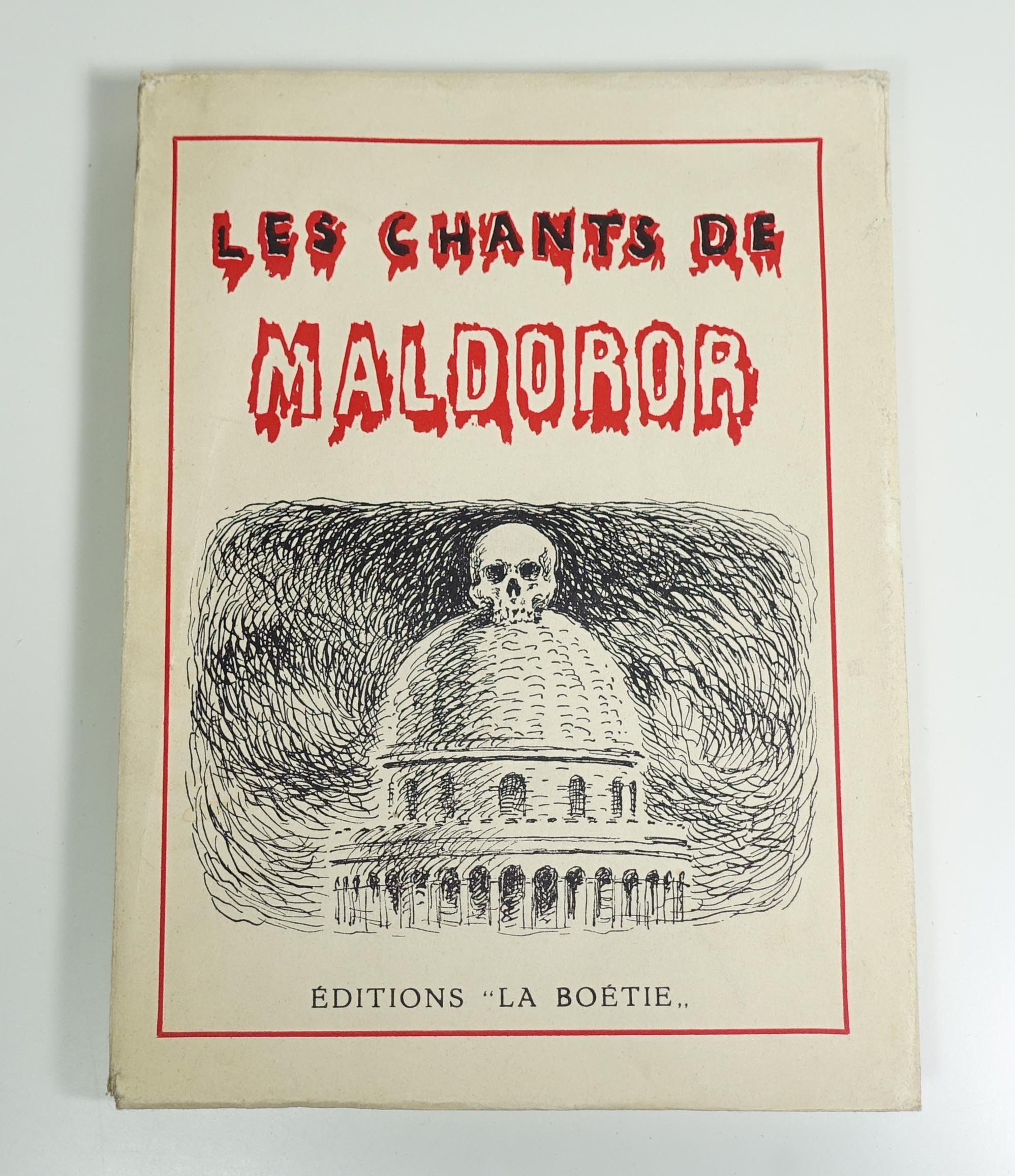 LAUTREAMONT Comte de - MAGRITTE René Les chants de Maldoror Editions "La Boétie", Bruxelles, 1948. Un volume in-4 broché, couverture illustrée, 190 p. Editions originales pour les illustrations de René Magritte (77, dont 12 hors texte). Tirage numéroté sur pur chiffon.