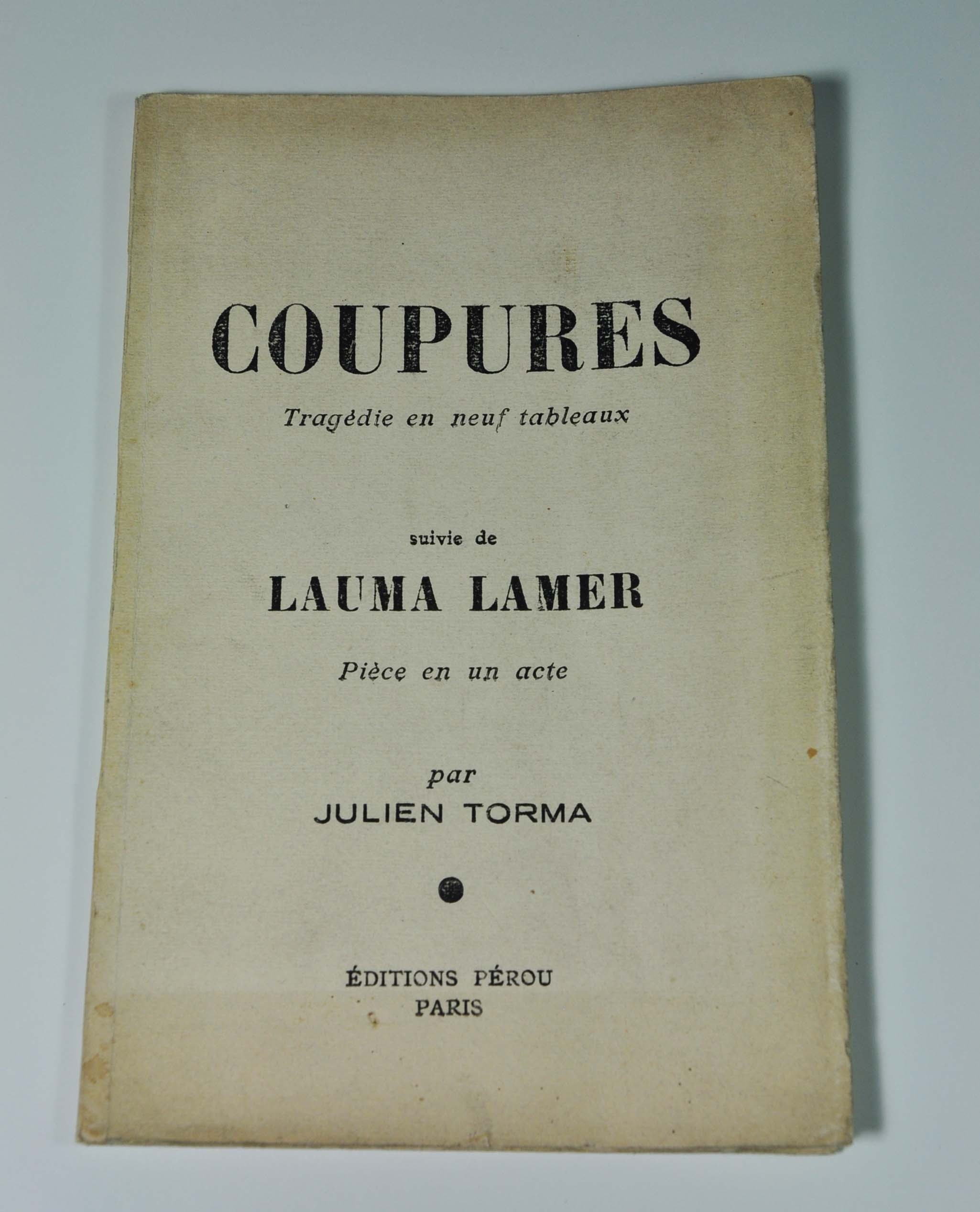 TORMA Julien Coupures, tragédie en neuf tableaux, suivie de Lauma Lamer Editions Pérou, Paris, 1926. In-12 broché, 48 p. Edition originale. L