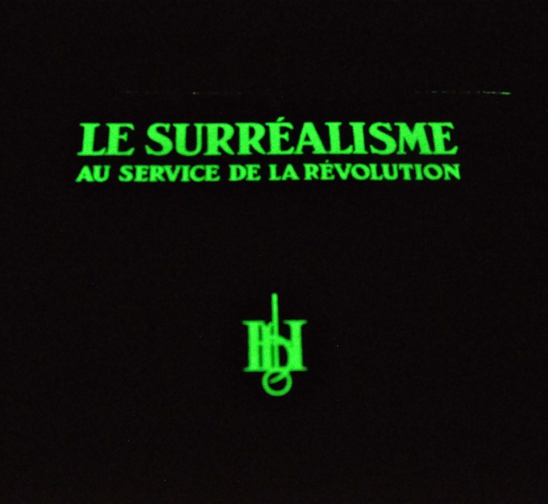 Le surréalisme au service de la révolution, n° 6, Poèmes de Hans Arp, Henri Baranger, M. Blecher, Georges Hugnet, Douchan Matitch, Benjamin Péret, Gui Rosey. Reproductions en n&b hors-texte de A. Giacometti, R. Magritte, M. Ernst, A. Breton, P. Eluard, Valentine Hugo, Salvador Dali, Yves Tanguy.