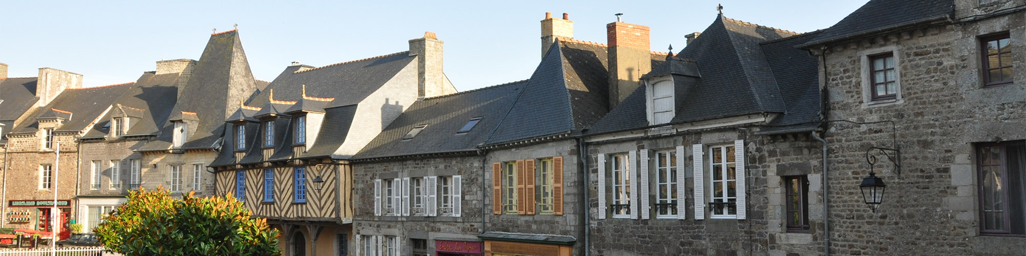 Vue de Bécherel, cité du livre, place des anciennes halles